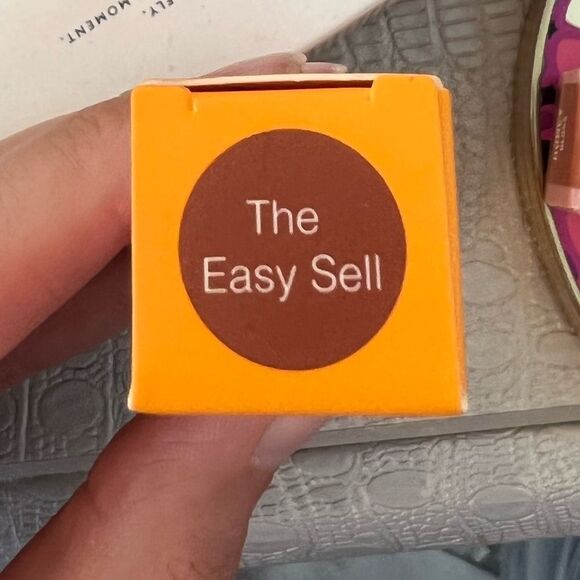 Hola Neon Velvet Liquid Lipstick - Picture 6 of 6